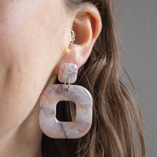 Marble Bloom – handgemaakte pastel oorbellen met marmerlook - 13