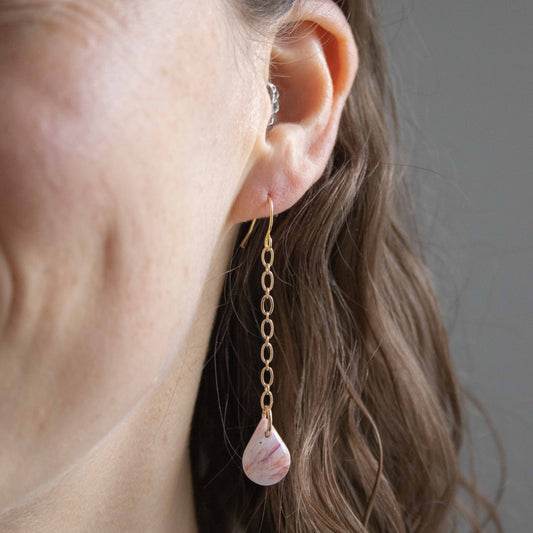 Marble Bloom – handgemaakte pastel oorbellen met marmerlook - 12