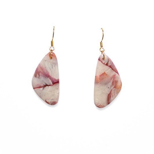 Marble Bloom – handgemaakte pastel oorbellen met marmerlook - 04